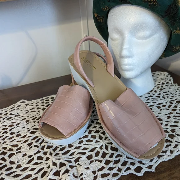 Kenneth Cole Reaction Sandals - Picture 2 of 5